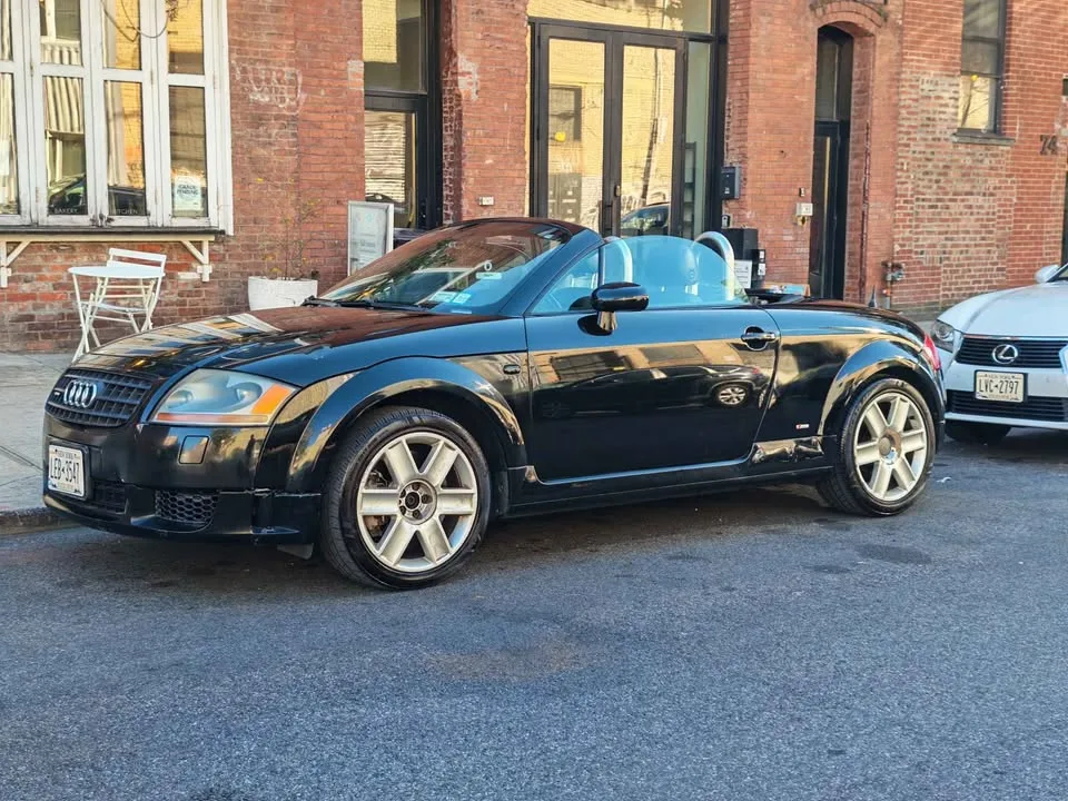 2005 Audi TT · 3.2 Quattro Roadster 2D image indicator(10)