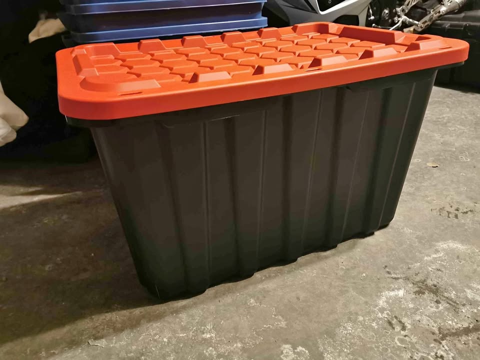 Storage bins 102L heavy duty used or brand new