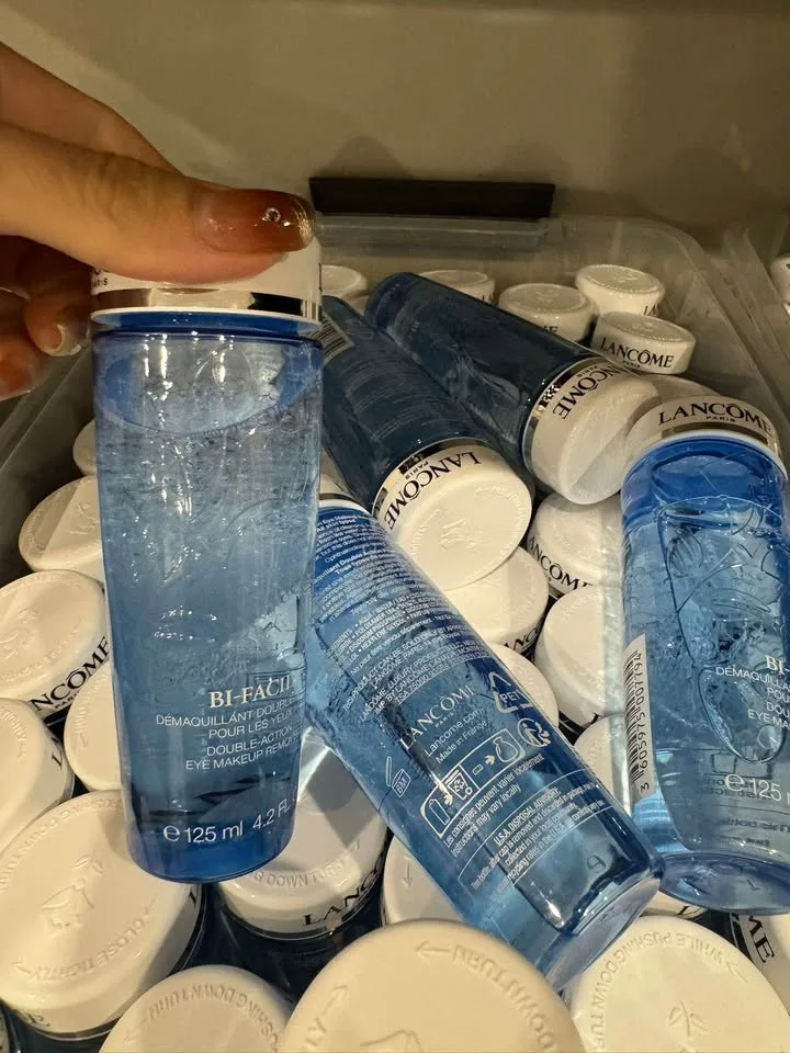 New lancomw makeup remover 125ml $15each image indicator(2)