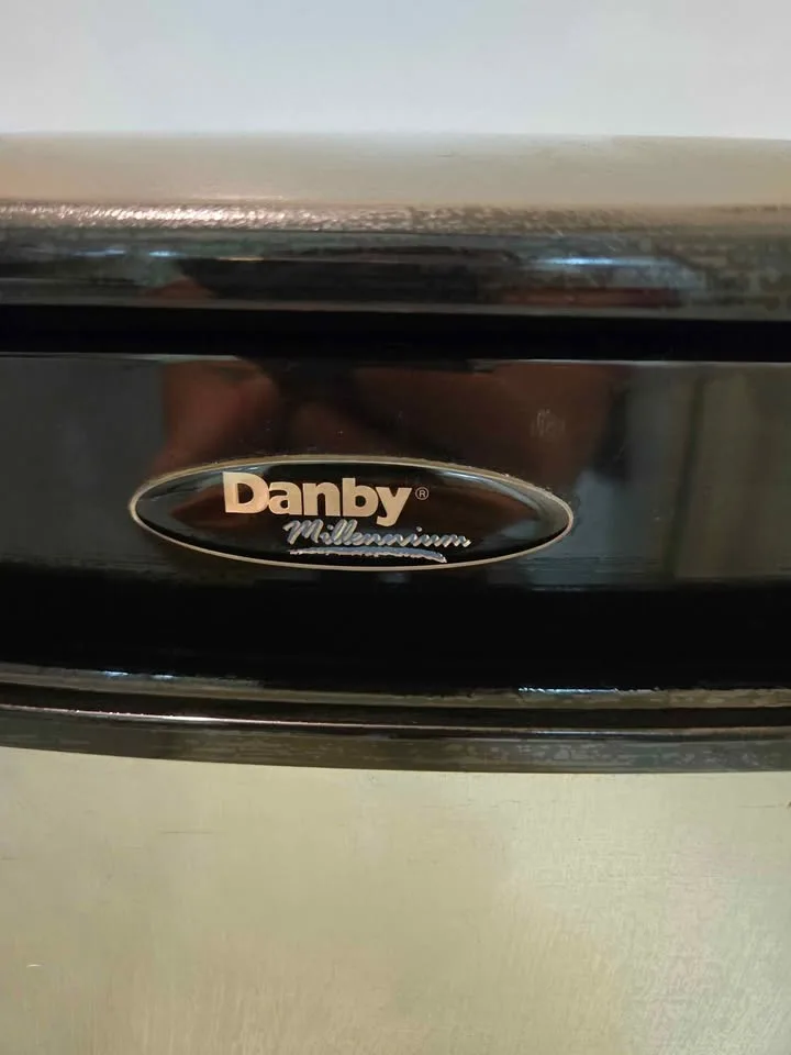 Danby Millennium Mini Fridge image indicator(2)