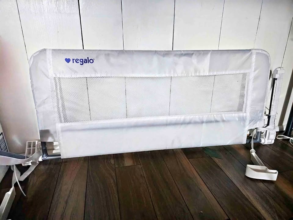 Crib / toddler bed safety rail