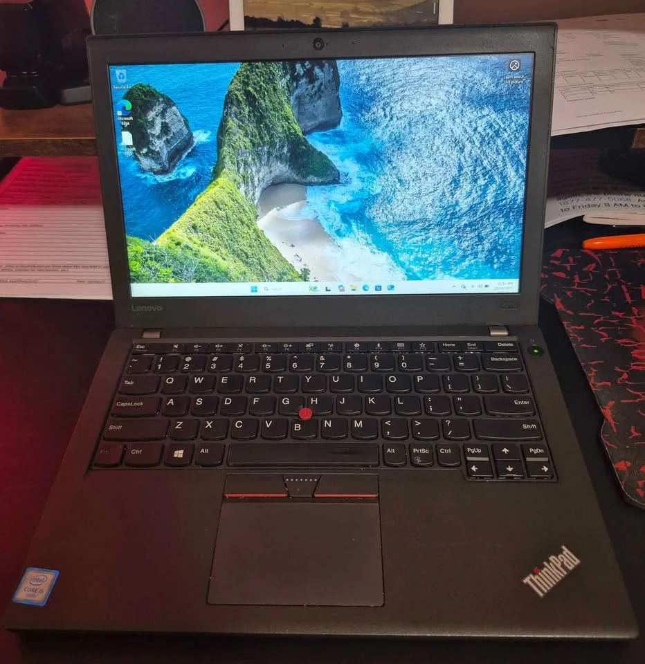 Lenovo X270 Laptop BONUS! Paper shredder