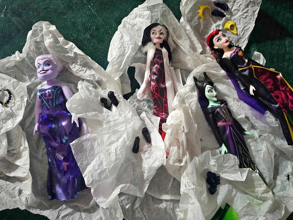Disney Villians Barbies - Ursela, Evil Queen...