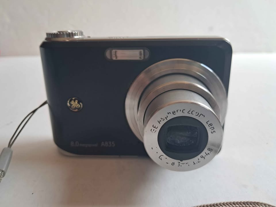 Ge A835 digital camera 8mp - photo 2