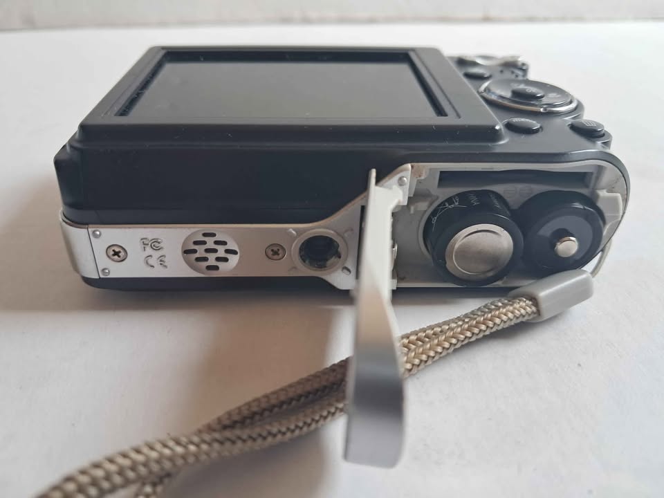 Ge A835 digital camera 8mp - photo 3