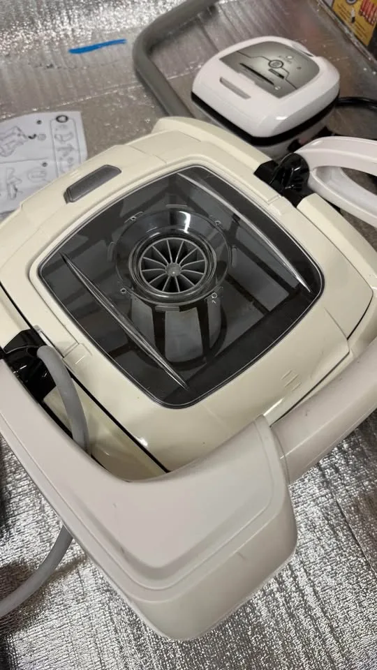 Polaris P825 Sport Robotic Pool Cleaner - Excellent image indicator(5)