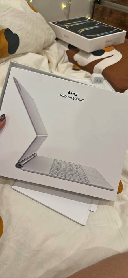 iPad Magic Keyboard 12.9" (2024) - WHITE - English (US)