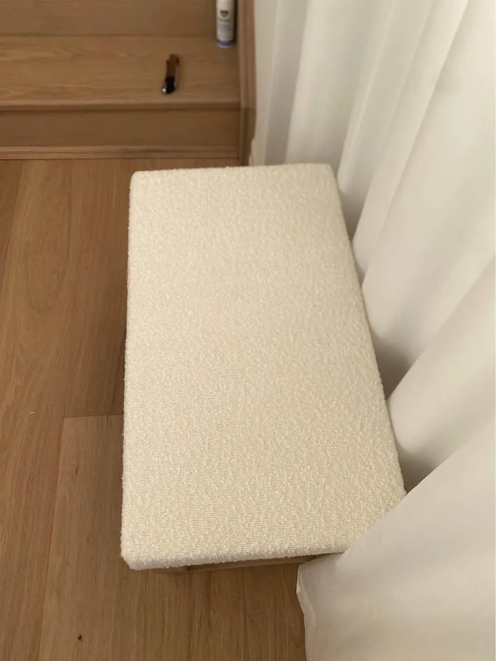 Negotiable White Entryway Bench – Great Condition image indicator(2)