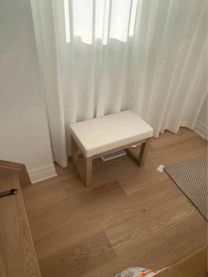 Negotiable White Entryway Bench – Great Condition image indicator(3)