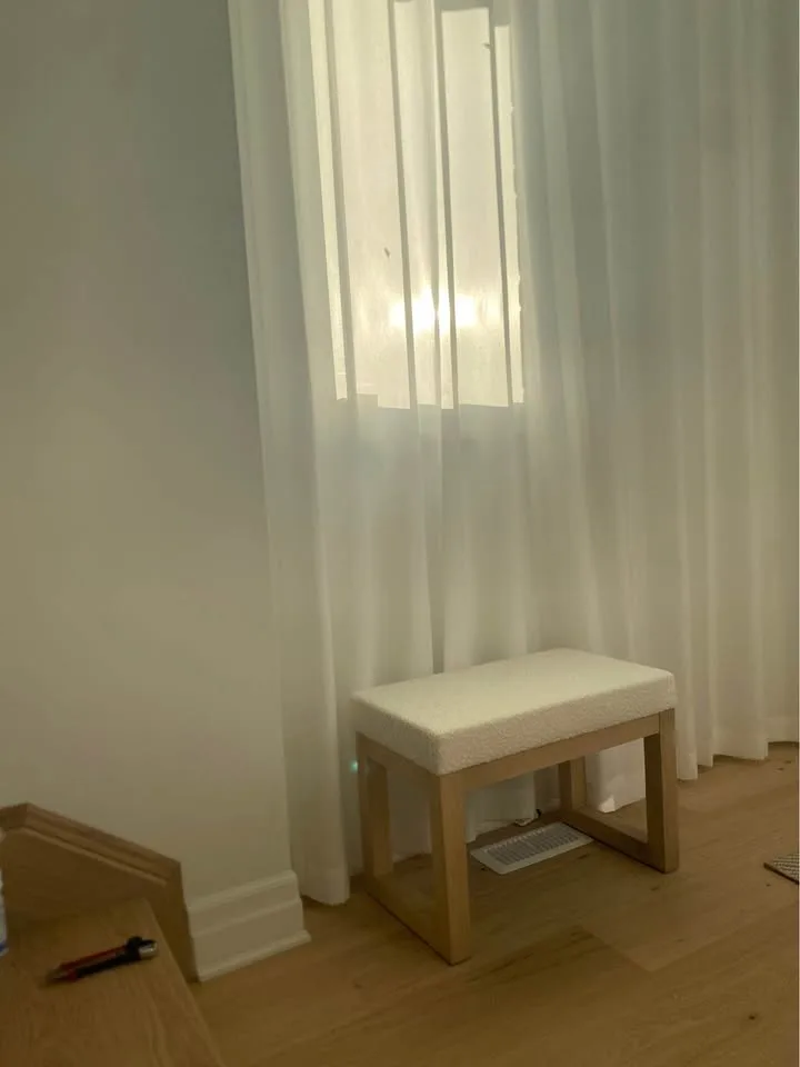 Negotiable White Entryway Bench – Great Condition image indicator(4)