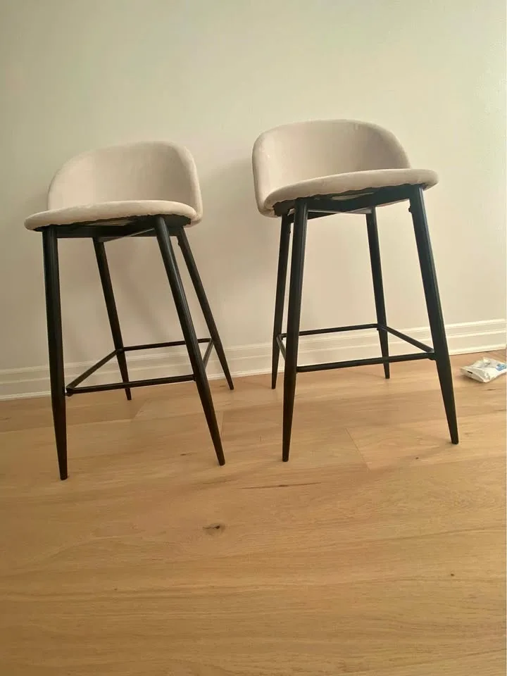 Cream Bar Stool Chair – Great Condition
