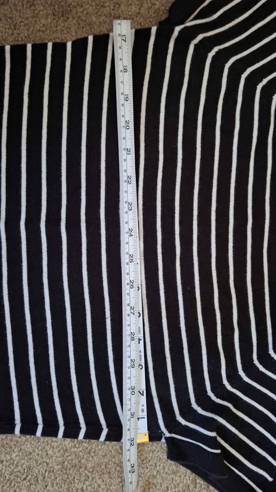 Back and white Casual, fitted knit dress - photo 5