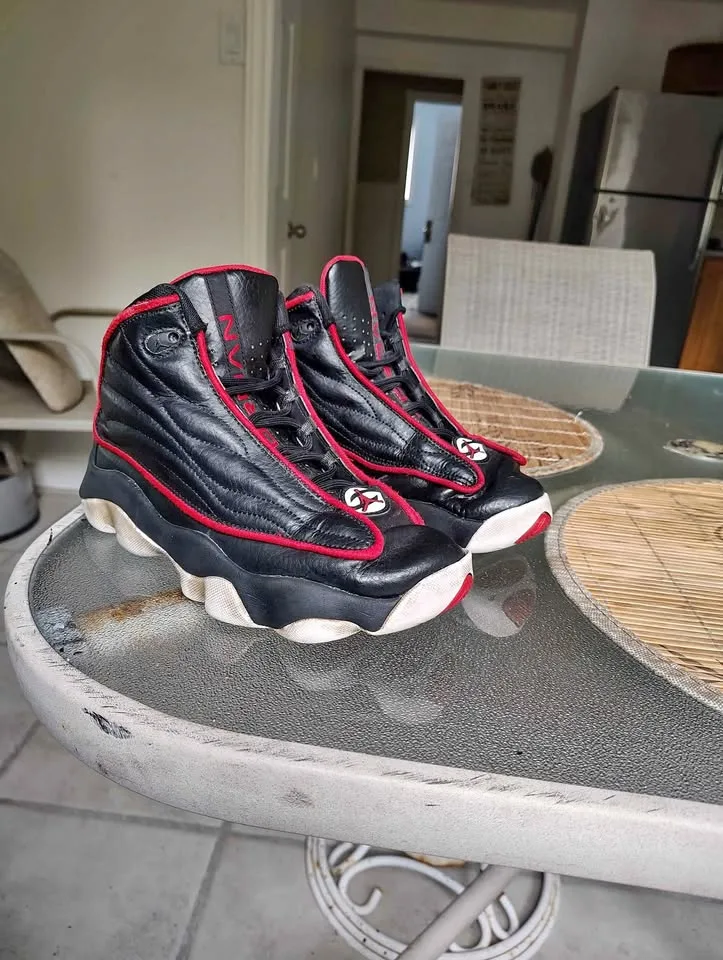 Kid's Size 6 Jordan Team 1's Basketball Shoe's