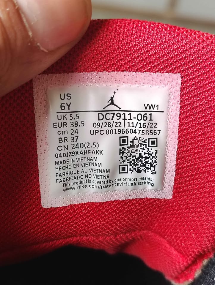 Kid's Size 6 Jordan Team 1's Basketball Shoe's - photo 4