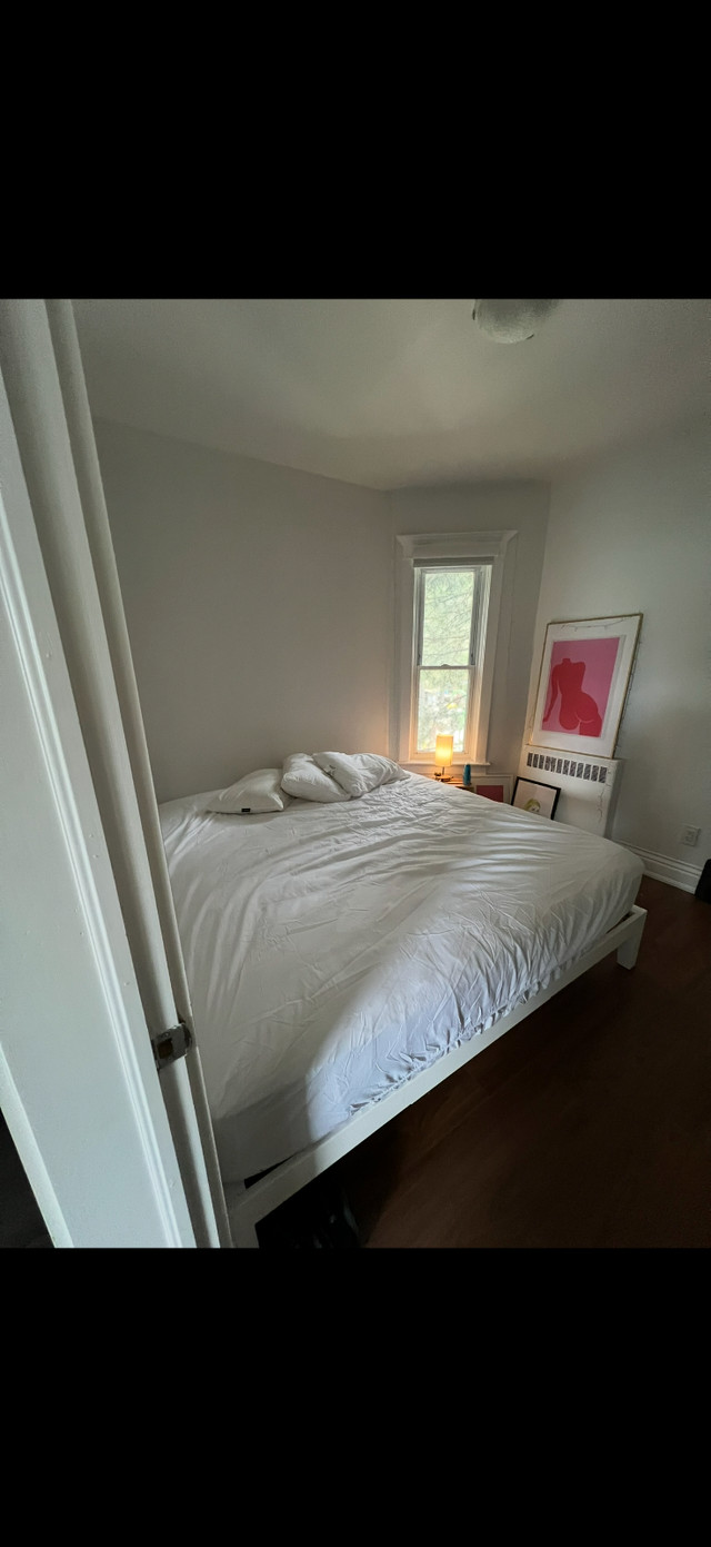 KING WOODEN BEDFRAME