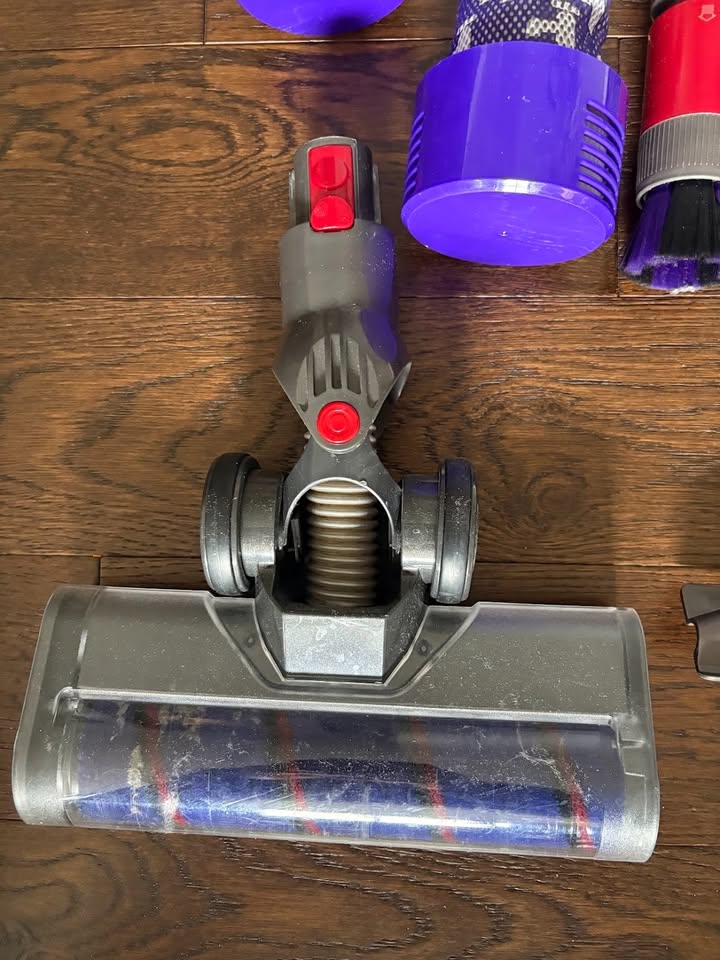 Dyson Cyclone V10 Motorhead - photo 2