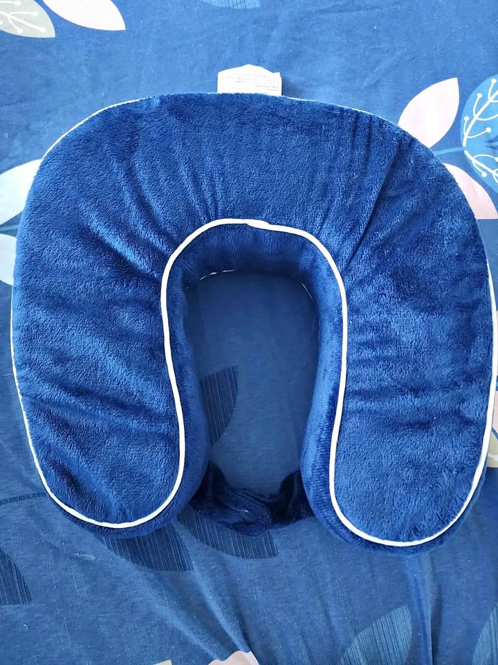 2 Travel Pillows