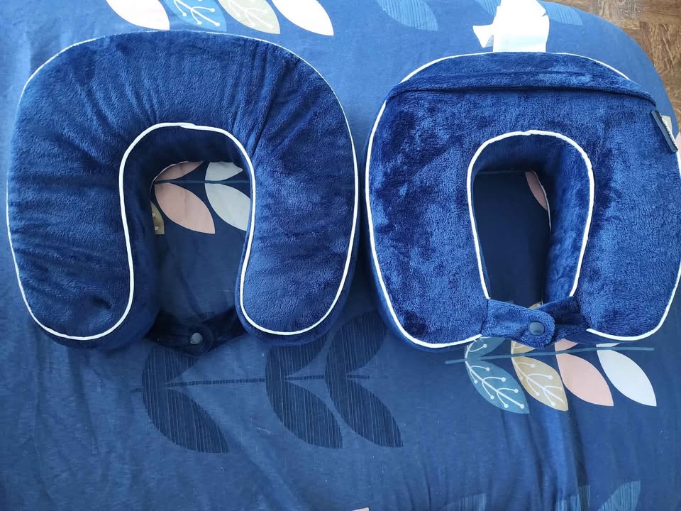 2 Travel Pillows - photo 3