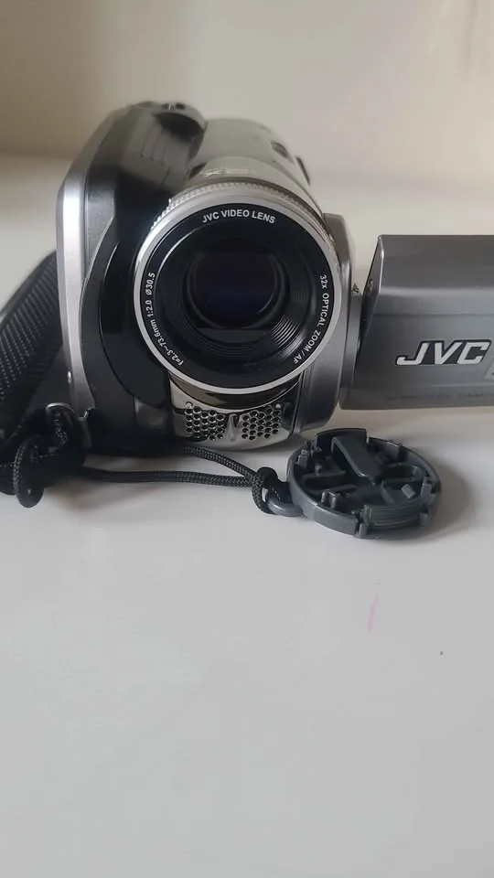 JVC Everio Camcorder - Works Plugged In image indicator(4)
