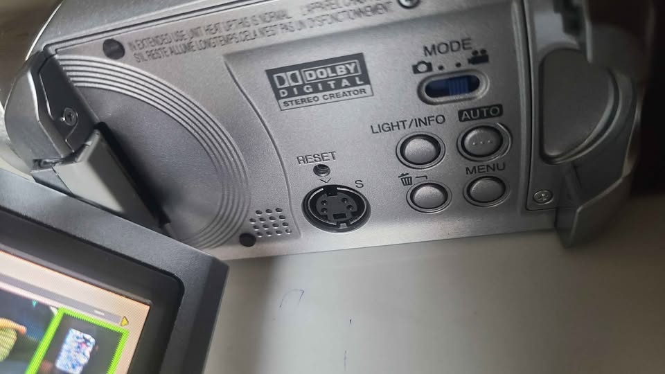 JVC Everio Camcorder - Works Plugged In - photo 5