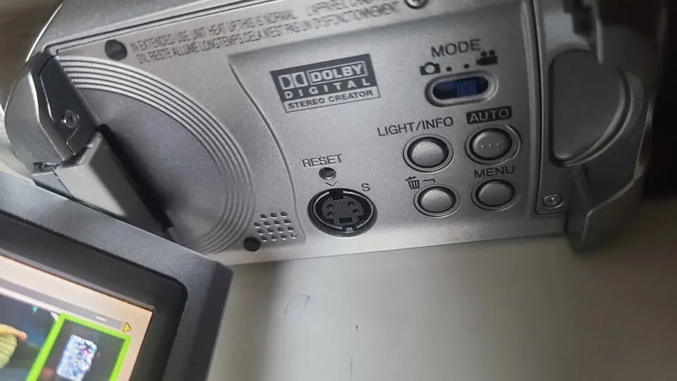 JVC Everio Camcorder - Works Plugged In image indicator(5)