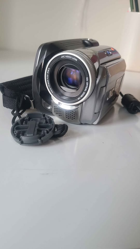 JVC Everio Camcorder - Works Plugged In - photo 2