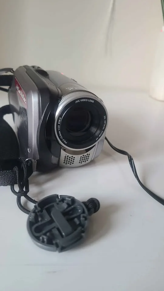 JVC Everio Camcorder - Works Plugged In image indicator(9)