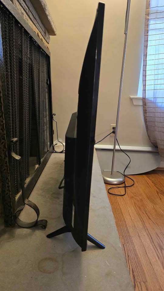 TCL Roku TV 43 inch - photo 2