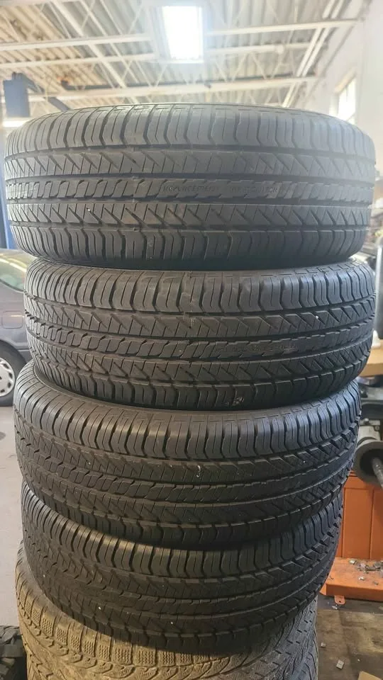 Set Of 4 All Season Tires General Evertrek RTX 235/65R16 image indicator(2)