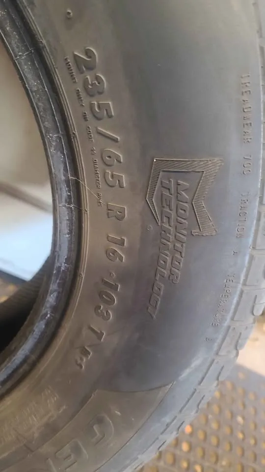 Set Of 4 All Season Tires General Evertrek RTX 235/65R16 image indicator(3)