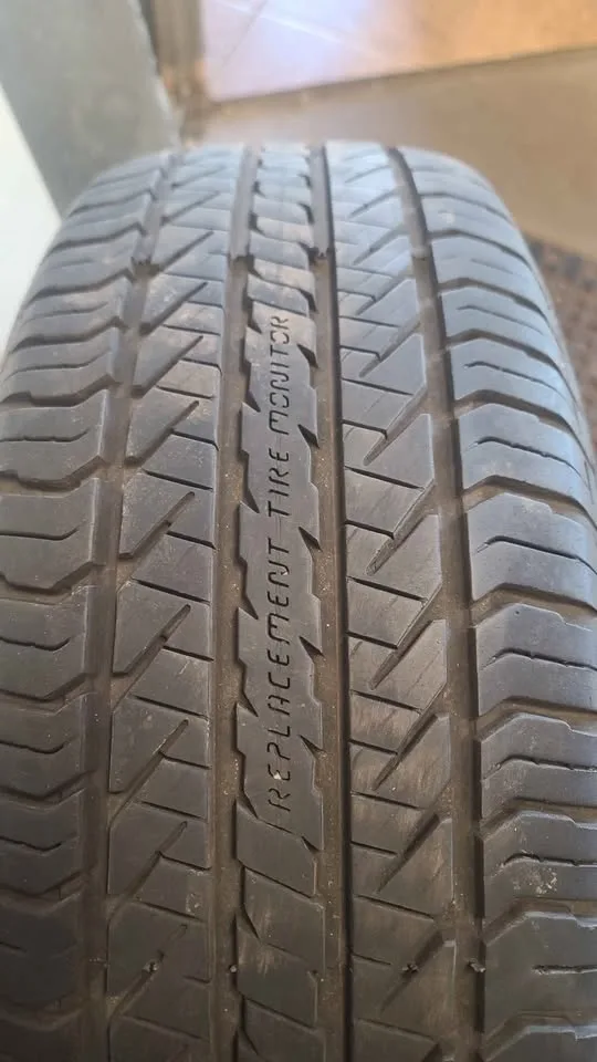 Set Of 4 All Season Tires General Evertrek RTX 235/65R16 image indicator(6)