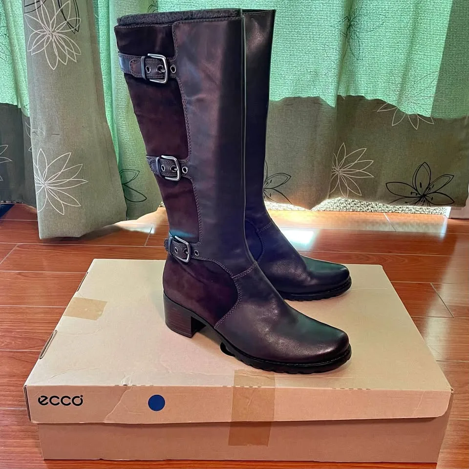 Like NEW * Size 7-7.5, Ecco Leather Boots w/ Buckles thumbnail