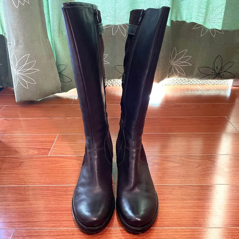 Like NEW * Size 7-7.5, Ecco Leather Boots w/ Buckles image indicator(3)