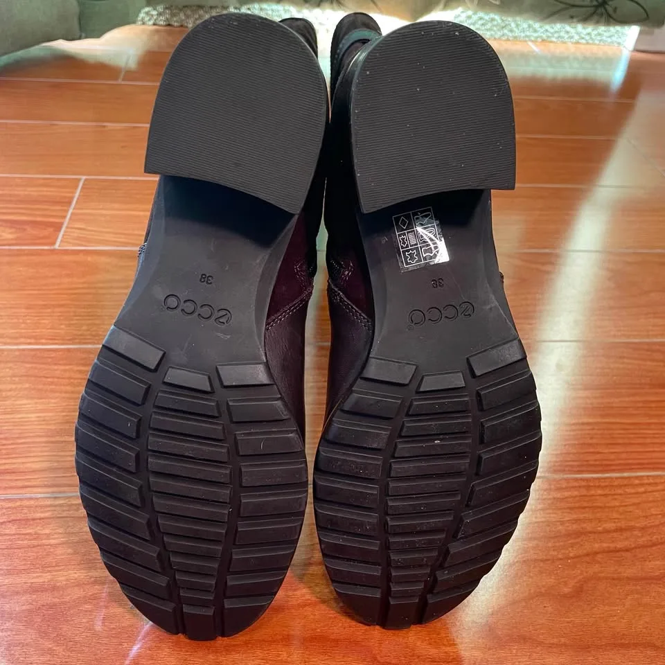 Like NEW * Size 7-7.5, Ecco Leather Boots w/ Buckles image indicator(7)