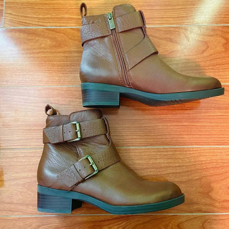 NEW✨Women's 7.5M, Kenneth Cole Brown Leather Ankle Boots image indicator(2)