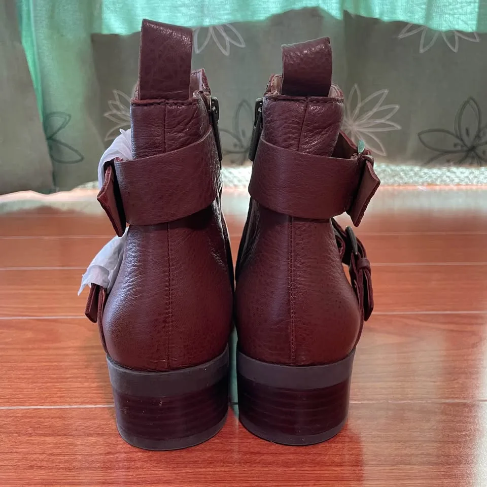 NEW✨Women's 7.5M, Kenneth Cole Brown Leather Ankle Boots image indicator(4)