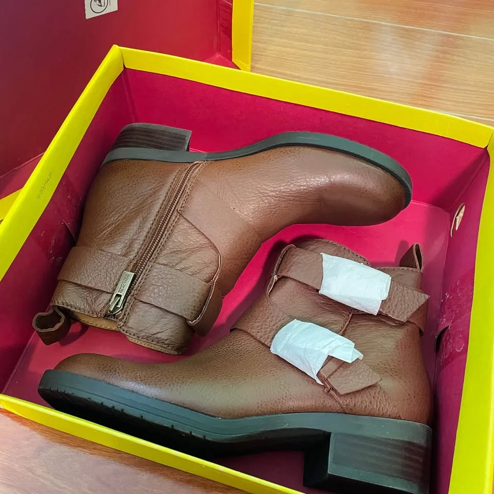 NEW✨Women's 7.5M, Kenneth Cole Brown Leather Ankle Boots image indicator(8)