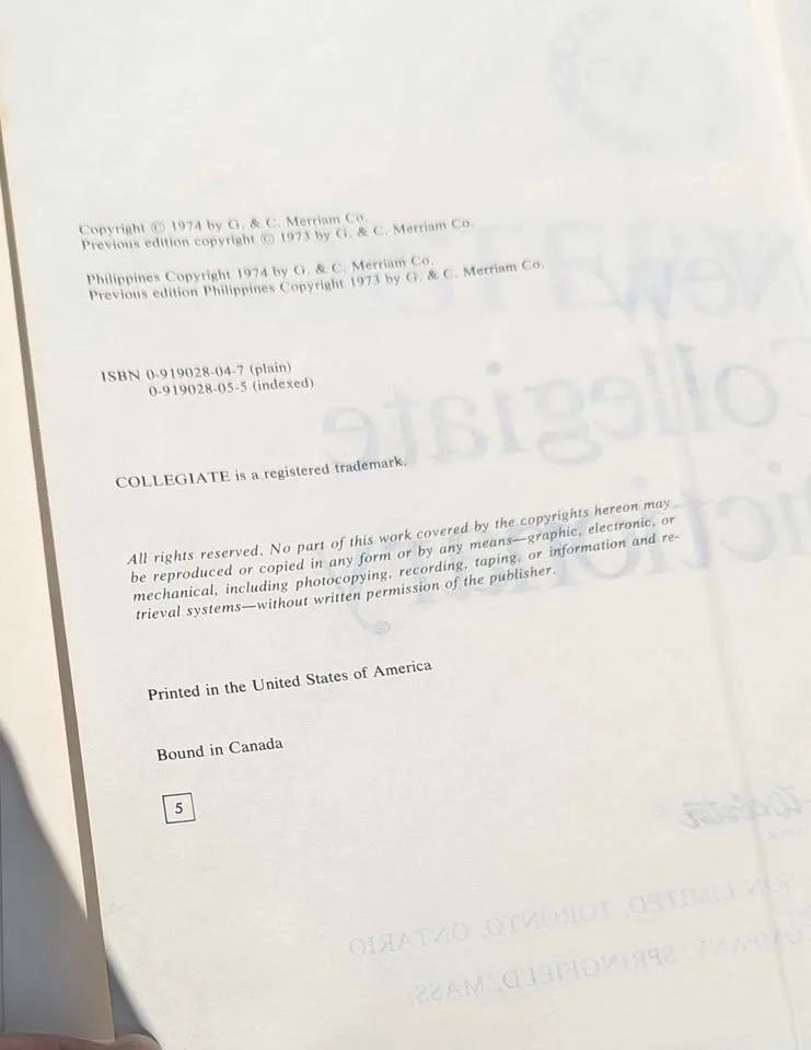 Vintage Books - Dictionary/Almanac/Encyclopedia image indicator(5)