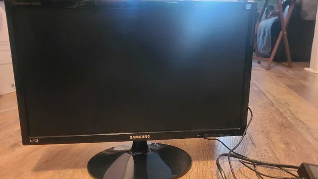 Samsung 21.5" LED Monitor (S22A300B) 🥕 image indicator(2)