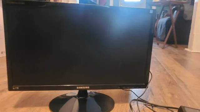 Samsung 21.5" LED Monitor (S22A300B) 🥕 image indicator(3)