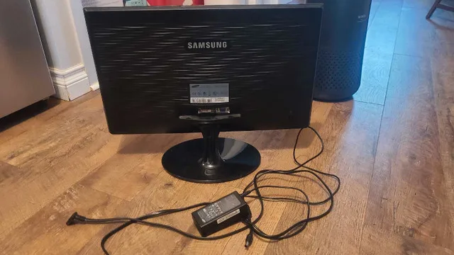 Samsung 21.5" LED Monitor (S22A300B) 🥕 image indicator(4)