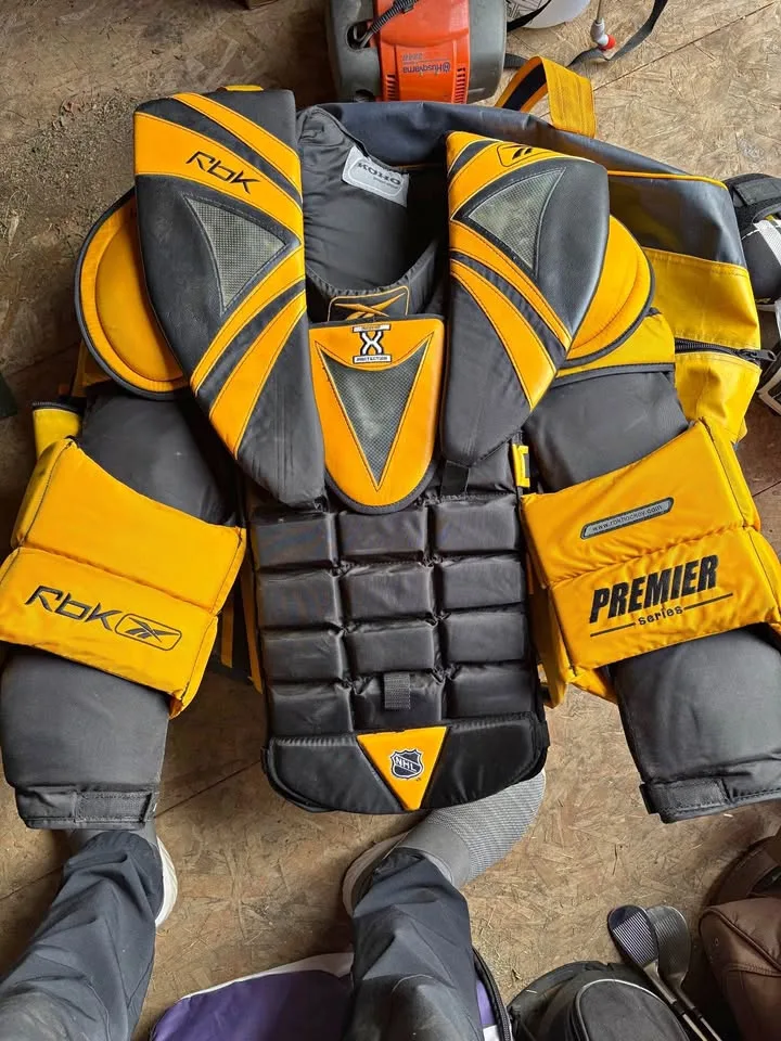 Goalie chest protector XL