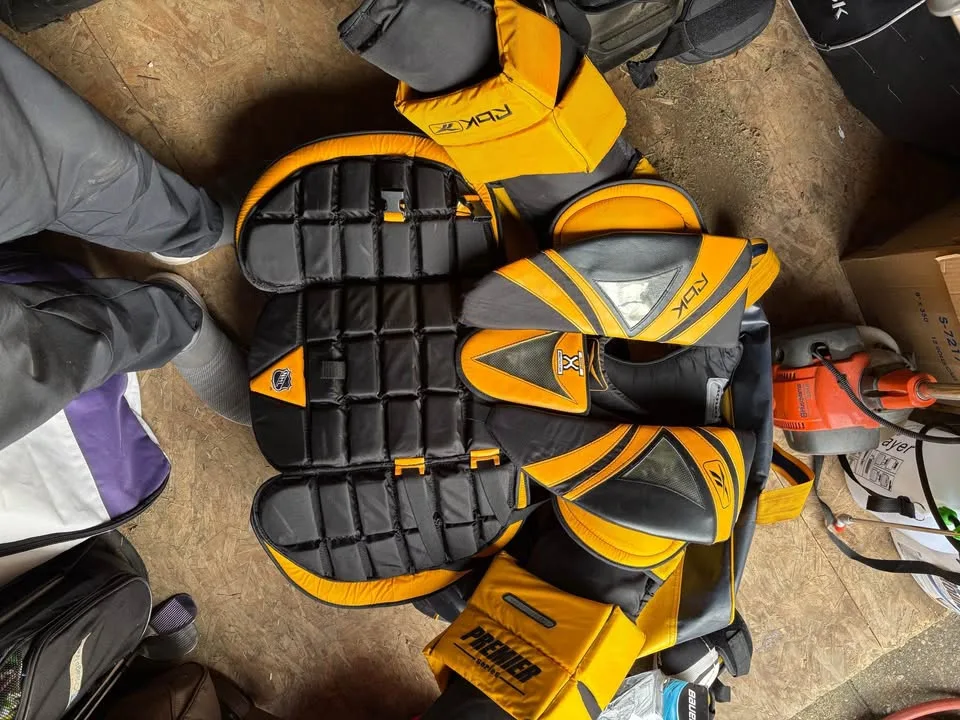 Goalie chest protector XL image indicator(2)