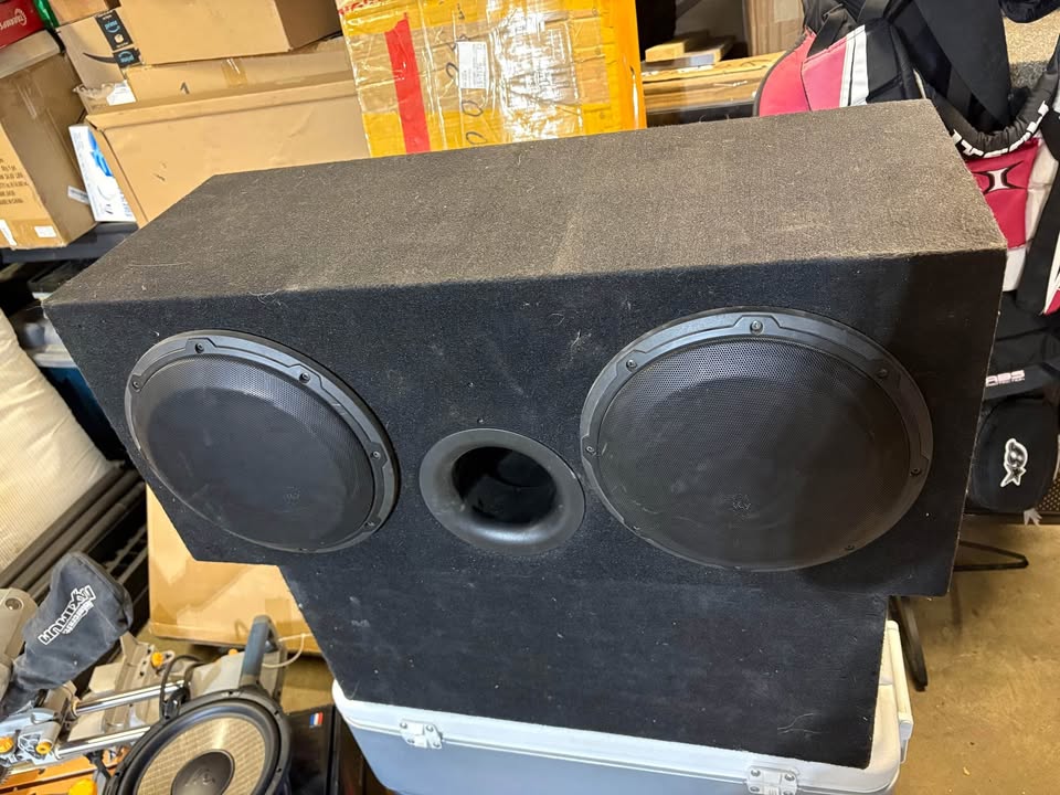 Powerful JL 10” subs and box - photo 2