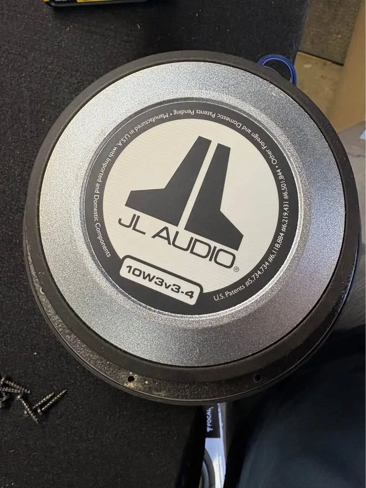 Powerful JL 10” subs and box image indicator(5)