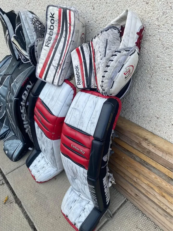 Goalie Pads Set 35” image indicator(2)