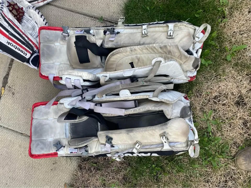 Goalie Pads Set 35” image indicator(3)
