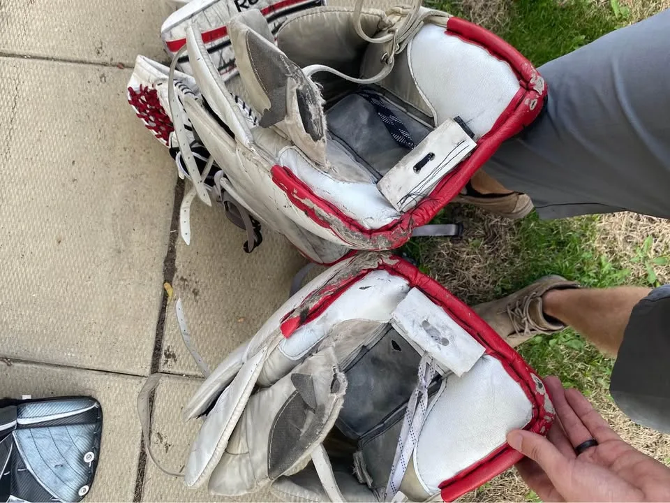 Goalie Pads Set 35” image indicator(4)