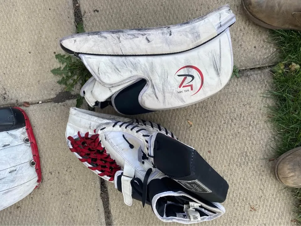 Goalie Pads Set 35” image indicator(6)