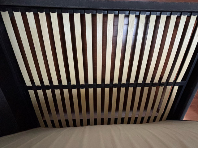 Queen Size Bed + Mattress – Excellent Condition - photo 5